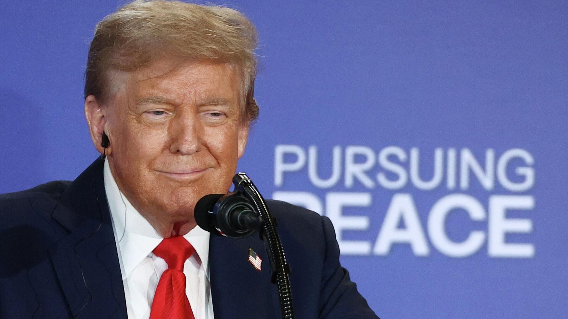 Лидеры Европы около 30 раз поблагодарили Трампа во время публичной встречи